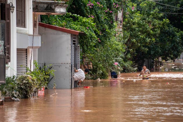 Typhoon Narra floods Lang Son, Vietnam LANG SON, VIETNAM - AUGUST 24: Residents and soldiers clear debris and assist with cleanup operations following flooding in L?ng Son, Vietnam, on August 24, 2026. The flooding, caused by heavy rains associated with Typhoon No. 4, has affected homes, roads and businesses across the province. Magdalena Chodownik Anadolu Lang Son Vietnam. Editorial use only. Please get in touch for any other usage.  Copyright: x2026xAnadoluxMagdalenaxChodownikx