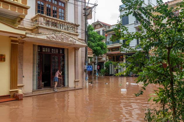 Typhoon Narra floods Lang Son, Vietnam LANG SON, VIETNAM - AUGUST 24: Residents and soldiers clear debris and assist with cleanup operations following flooding in L?ng Son, Vietnam, on August 24, 2026. The flooding, caused by heavy rains associated with Typhoon No. 4, has affected homes, roads and businesses across the province. Magdalena Chodownik Anadolu Lang Son Vietnam. Editorial use only. Please get in touch for any other usage.  Copyright: x2026xAnadoluxMagdalenaxChodownikx