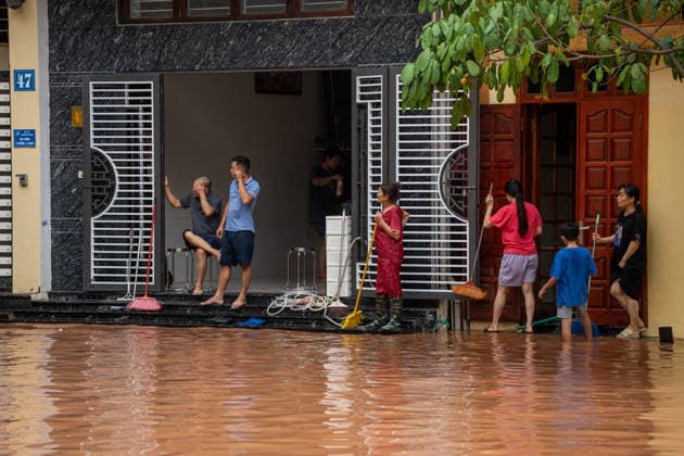 Typhoon Narra floods Lang Son, Vietnam LANG SON, VIETNAM - AUGUST 24: Residents and soldiers clear debris and assist with cleanup operations following flooding in L?ng Son, Vietnam, on August 24, 2026. The flooding, caused by heavy rains associated with Typhoon No. 4, has affected homes, roads and businesses across the province. Magdalena Chodownik Anadolu Lang Son Vietnam. Editorial use only. Please get in touch for any other usage.  Copyright: x2026xAnadoluxMagdalenaxChodownikx