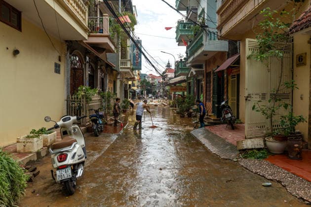 Typhoon Narra floods Lang Son, Vietnam LANG SON, VIETNAM - AUGUST 24: Residents and soldiers clear debris and assist with cleanup operations following flooding in L?ng Son, Vietnam, on August 24, 2026. The flooding, caused by heavy rains associated with Typhoon No. 4, has affected homes, roads and businesses across the province. Magdalena Chodownik Anadolu Lang Son Vietnam. Editorial use only. Please get in touch for any other usage.  Copyright: x2026xAnadoluxMagdalenaxChodownikx