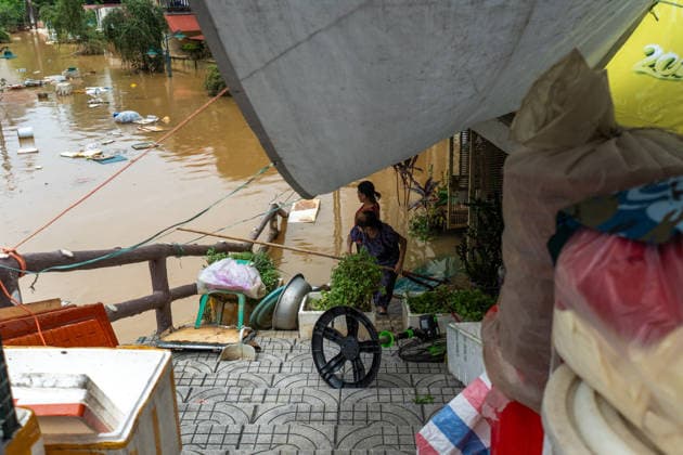 Typhoon Narra floods Lang Son, Vietnam LANG SON, VIETNAM - AUGUST 24: Residents and soldiers clear debris and assist with cleanup operations following flooding in L?ng Son, Vietnam, on August 24, 2026. The flooding, caused by heavy rains associated with Typhoon No. 4, has affected homes, roads and businesses across the province. Magdalena Chodownik Anadolu Lang Son Vietnam. Editorial use only. Please get in touch for any other usage.  Copyright: x2026xAnadoluxMagdalenaxChodownikx