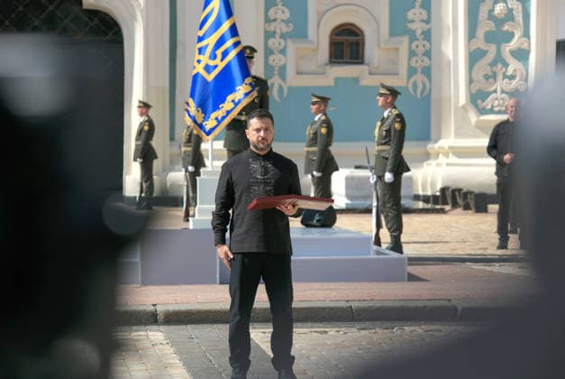 President of Ukraine Volodymyr Zelenskyy presents state awards during the official celebration of the 35th anniversary of the restoration of Ukraine’s independence in Sofiiska Square, Kyiv, Ukraine, August 24, 2026. (Photo by Marianna Kotyk Ukrinform) Celebration of Ukraine’s 35th Independence Day in Kyiv  Copyright: xMariannaxKotykx