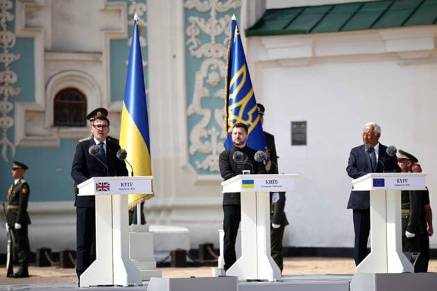 UK PM Andy Burnham visits Ukraine as the country celebrates its independence Britain s prime minister Andy Burnham (L) delivers a speech next to President Volodymyr Zelensky (C) and European Council President Antonio Costa (R) as they attend a commemorative ceremony marking Ukraine s 35th Independence Day outside St. Sofia cathedral in Kyiv on August 24, 2026. Ukraine hosts a meeting of its key European backers on August 24 to press for critical air-defence supplies and more pressure on Moscow, with Russian attacks killing more civilians than at any time since the first months of the invasion. The leaders of Luxembourg, Moldova, Estonia and EU Council President Antonio Costa are also in Kyiv for the talks hosted on Ukraine s Independence Da  Copyright: xHENRYxNICHOLLSx xPAxROTAx-xB68x xAvalonx 1128203452