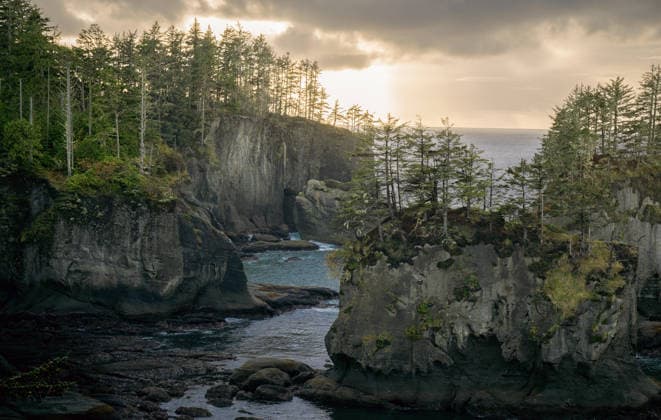 Dramatic Cape Flattery cliffs over the Pacific Ocean Neah Bay, Washington, USA CR_KWTG260819B-2110589-01 ,model released, Symbolfoto ,property released