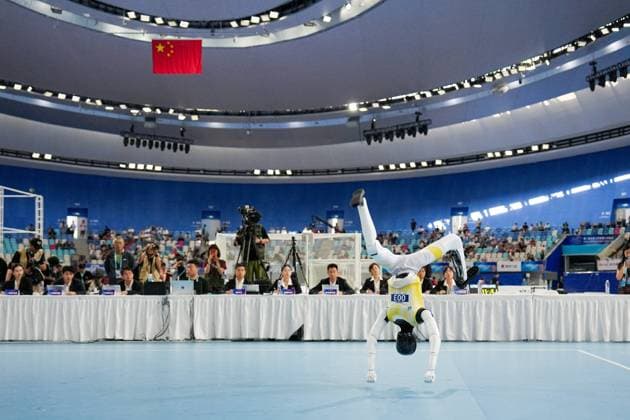 (260824) -- BEIJING, Aug. 24, 2026 -- The robot of Chengdu AGIbot Team competes during the Floor Exercise of Gymnastics event of the 2nd World Humanoid Robot Games in Beijing, capital of China, Aug. 24, 2026. ) (SP)CHINA-BEIJING-WORLD HUMANOID ROBOT GAMES (CN) JuxHuanzong 