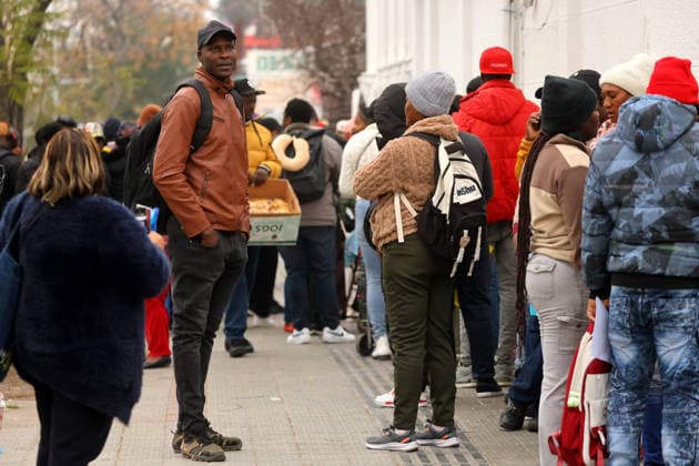 Santiago, August 24, 2026 Long lines outside the Haitian Embassy on Echaurren Street, near Claudio Gay, in the Santiago district. Jonnathan Oyarzun, Aton Chile, Santiago, Chile. Aton 1183513  Copyright: JONNATHANxOYARZUN ATONxCHILE