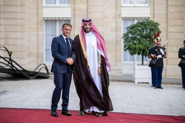 French President Macron Welcomes Saudi Crown Prince Mohammed bin Salman - Paris French President Emmanuel Macron and Saudi Crown Prince Mohammed bin Salman before a meeting at the Elysee Palace in Paris, France, August 24, 2026.Photo by Eliot Blondet ABACAPRESS.COM Paris France France  Copyright: xBlondetxEliot ABACAx