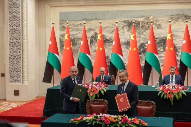 Jordan’s King Abdullah II and Xi Jinping Witness Agreement Signing Jordan’s King Abdullah II and Chinese President Xi Jinping witness the signing of agreements and memoranda of understanding between the governments of Jordan and China in several fields during the king’s visit to Beijing, China, on August 24, 2026. Photo by Royal Hashemite Court apaimages Amman Amman Jordan 240826_China_JPO_00(8) Copyright: xapaimagesxRoyalxHashemitexCourtxx xapaimagesx