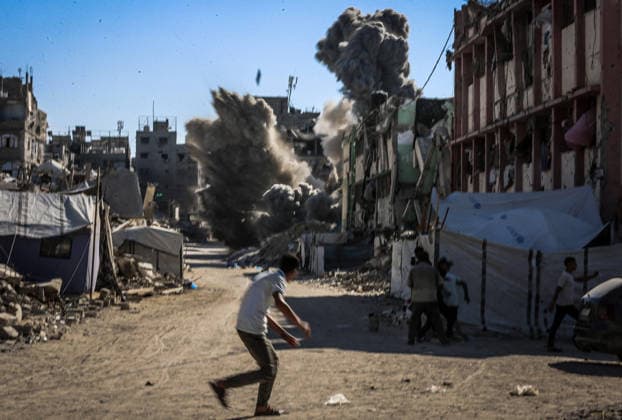 Israeli army targets water treatment facility in Gaza City GAZA CITY, GAZA, PALESTINE - AUGUST 24: An explosion occurs at a water treatment facility in the Sheikh Radwan neighborhood of Gaza City, Gaza, Palestine, as a man runs away from the scene following an Israeli attack, on August 24, 2026. The attack caused extensive damage to the facility and surrounding area, with reports of injuries. Saeed M. M. T. Jaras Anadolu Gaza City Gaza. Editorial use only. Please get in touch for any other usage.  Copyright: x2026xAnadoluxSaeedxM.xM.xT.xJarasx