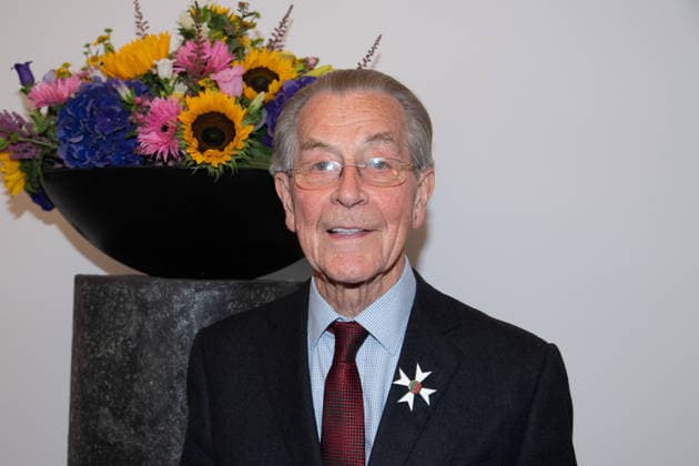 Franz MUENTEFERING, SPD, Politiker, mit dem NRW Verdienstorden, Ministerpraesident Hendrik WUEST zeichnet Buergerinnen und Buerger aus Nordrhein-Westfalen fuer ihr aussergewoehnliches Engagement fuer die Gesellschaft mit dem Verdienstorden des Landes aus, Verleihung des Verdienstordens des Landes Nordrhein-Westfalen in Duesseldorf am 24.08.2026 *** Franz MUENTEFERING, SPD, politician, recipient of the Order of Merit of North Rhine-Westphalia; Minister-President Hendrik WUEST honors citizens of North Rhine-Westphalia for their exceptional commitment to society by awarding them the State Order of Merit; Awarding of the Order of Merit of the State of North Rhine-Westphalia in Düsseldorf on August 24, 2026