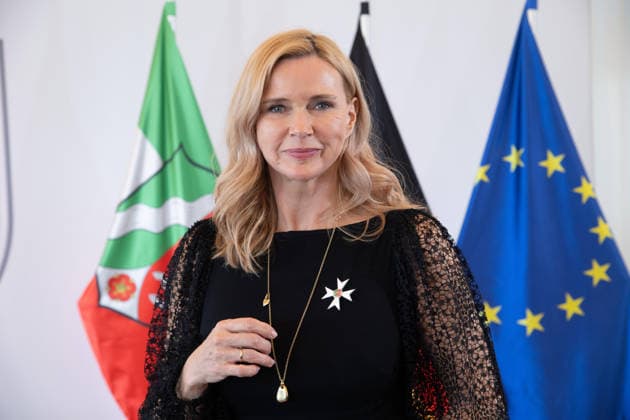 Schauspielerin Veronica FERRES mit dem NRW Verdienstorden, Ministerpraesident Hendrik WUEST zeichnet Buergerinnen und Buerger aus Nordrhein-Westfalen fuer ihr aussergewoehnliches Engagement fuer die Gesellschaft mit dem Verdienstorden des Landes aus, Verleihung des Verdienstordens des Landes Nordrhein-Westfalen in Duesseldorf am 24.08.2026 *** Actress Veronica FERRES receives the Order of Merit of North Rhine-Westphalia; Minister President Hendrik WUEST honors citizens of North Rhine-Westphalia for their exceptional commitment to society with the state’s Order of Merit, Award ceremony for the Order of Merit of North Rhine-Westphalia in Düsseldorf on August 24, 2026