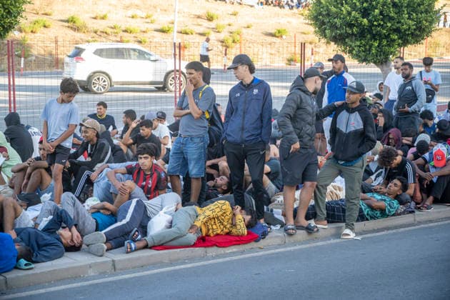 The NGO Accem is providing shelter to 1,100 migrants in Ceuta. Migrants wait in line on August 24, 2026, in Ceuta, Spain. The NGO Accem is currently assisting 1,100 migrants at the Loma Margarita temporary shelter, in Ceuta—a facility managed by the organization that is currently at full capacity. In the autonomous city, the organization Engloba manages the Loma Colmenar center, which has an additional 700 beds. In total, there are 1,800 beds in the shelters set up in the autonomous city following the mass influx on July 30. AUGUST 24, 2026 Ceuta Ceuta, Spain  Copyright: xMarcosxMorenox 7730310