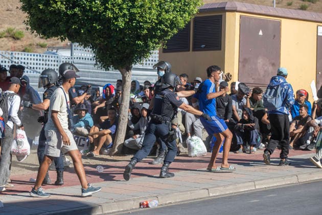 The NGO Accem is providing shelter to 1,100 migrants in Ceuta. The National Police are maintaining order in the lines of migrants, as of August 24, 2026, in Ceuta, Spain. The NGO Accem is currently assisting 1,100 migrants at the Loma Margarita temporary shelter, in Ceuta—a facility managed by the organization that is currently at full capacity. In the autonomous city, the organization Engloba manages the Loma Colmenar center, which has an additional 700 beds. In total, there are 1,800 beds in the reception centers set up in the autonomous city following the mass influx on July 30. AUGUST 24, 2026 Ceuta Ceuta, Spain  Copyright: xMarcosxMorenox 7730328