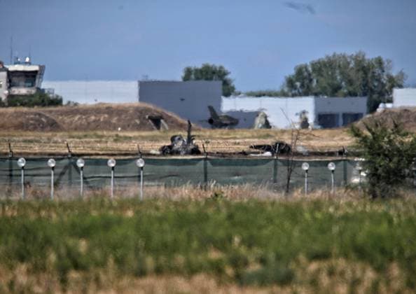 NATO Hungarian Air Force Gripen Crashes In Hungary The wreckage of a Saab JAS 39 Gripen is seen near the Szolnok Airbase in Szolnok, Hungary, on August 24, 2026. The fighter jet crashed after the pilot ejected. Budapest Hungary  Copyright: xBalintxSzentgallayx originalFilename: szentgallay-natohung260824_npF1j.jpg