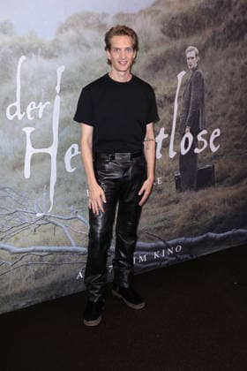 Paul Boche bei der Der Heimatlose Photo Call im Rahmen der Kino Premiere am 24.08.2026 im AchtBerlin in Berlin Paul Boche attends the photocall for Der Heimatlose Homeless Man during the movie premiere on August 24, 2026 at AchtBerlin in Berlin, Germany Der Heimatlose Filmpremiere Screening in Berlin *** Paul Boche at the Der Heimatlose photo call during the movie premiere on August 24, 2026, at AchtBerlin in Berlin. Paul Boche attends the photo call for Der Heimatlose (The Homeless Man) during the movie premiere on August 24, 2026 at AchtBerlin in Berlin, Germany *Der Heimatlose* Movie Premiere Screening in Berlin 