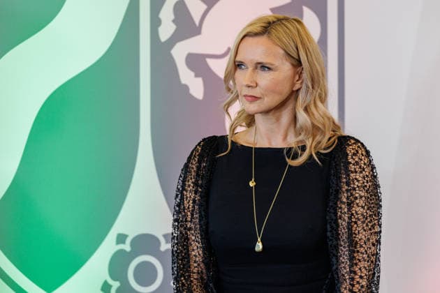 24.08.2026. Düsseldorf. Veronica Ferres bei der Verleihung des Verdienstordens des Landes Nordrhein-Westfalen anlässlich des 80. Landesgeburtstages. Veronica Ferres hat als Schauspielerin den deutschen Film geprägt und Nordrhein-Westfalen als Kulturstandort international vertreten. Auch als Produzentin blieb sie ihrer Heimat verbunden. Wiederholt fanden Dreharbeiten für ihre Produktionen in Nordrhein-Westfalen statt. Seit vielen Jahren engagiert sie sich als Schirmherrin der Arche Kinderstiftung sowie des Bergischen Kinder- und Jugendhospizes Burgholz für benachteiligte und schwerkranke Kinder. Darüber hinaus setzt sie sich mit ihren Kinderbüchern für den Schutz und die Stärkung von Kindern ein. Düsseldorf Staatskanzlei Nordrhe