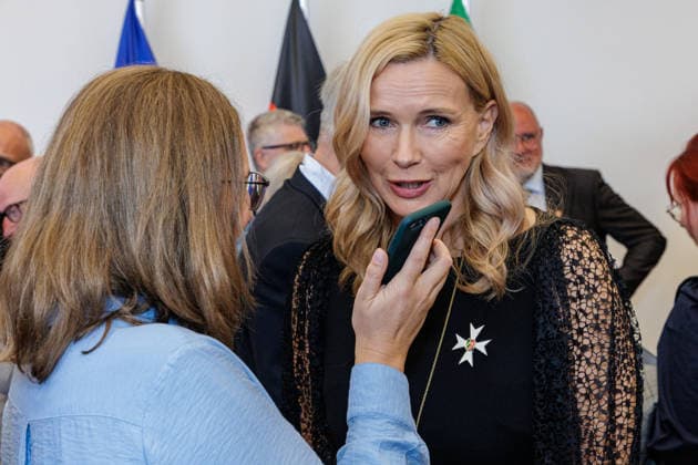 24.08.2026. Düsseldorf. Veronica Ferres bei der Verleihung des Verdienstordens des Landes Nordrhein-Westfalen anlässlich des 80. Landesgeburtstages. Düsseldorf Staatskanzlei Nordrhein-Westfalen Deutschland *** August 24, 2026, Düsseldorf: Veronica Ferres at the ceremony to award the Order of Merit of the State of North Rhine-Westphalia on the occasion of the state’s 80th anniversary. Düsseldorf, State Chancellery of North Rhine-Westphalia, Germany