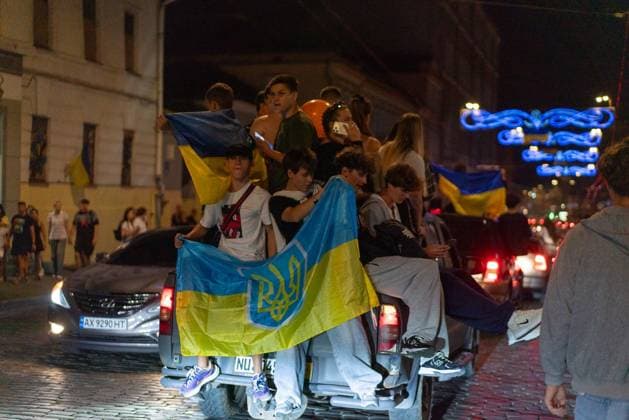 August 24, 2026, Kharkiv, Ukraine: KHARKIV, UKRAINE Ã¢â‚¬ AUGUST 23, 2026: People gather in central Kharkiv, Ukraine, on August 23, 2026, to mark Ukrainian National Flag Day, one day ahead of the countryÃ¢â‚¬â ¢s Independence Day. Residents took part in gatherings featuring Ukrainian flags, music, chants and vehicle processions in the northeastern city, which remains exposed to Russian drone and missile attacks amid the continuing war. Kharkiv Ukraine - ZUMAq101 20260824_zna_q101_082 Copyright: xCarloxBravox