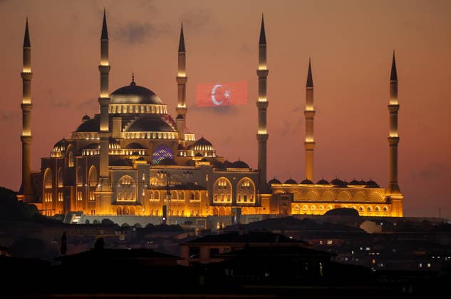Mawlid al-Nabi in Istanbul ISTANBUL, TURKIYE - AUGUST 24: The Turkish flag is projected between the minarets of the Grand Camlica Mosque in Istanbul to mark Mawlid al-Nabi, on August 24, 2026. Ali Atmaca Anadolu Istanbul Turkey. Editorial use only. Please get in touch for any other usage.  Copyright: x2026xAnadoluxAlixAtmacax