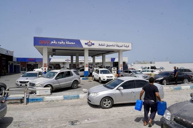 Libya s electricity and fuel crisis continues TRIPOLI, LIBYA - AUGUST 24: Long queues of vehicles form outside gas stations in Tripoli, Libya, amid a fuel crisis following drone attacks on an electricity conversion station and Libya s largest oil complex in the western city of Zawiya, on August 24, 2026. The attacks caused severe power outages and fuel shortages in the region. Hazem Turkia Anadolu Tripoli Libya. Editorial use only. Please get in touch for any other usage.  Copyright: x2026xAnadoluxHazemxTurkiax