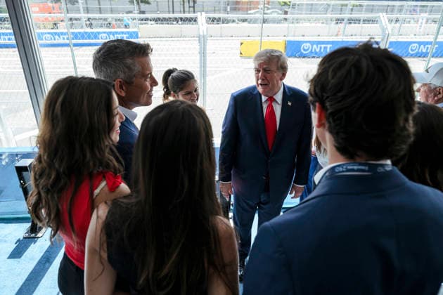 August 24, 2026, Washington, Dc, United States: U.S. President Donald Trump, center, chats with Transportation Secretary Sean Duffy, left, and his family before the start of the Freedom 250 Grand Prix Race, August 23, 2026 in Washington, D.C. Washington United States - ZUMAp138 20260824_zaa_p138_015 Copyright: xDanielxTorok WhitexHousex