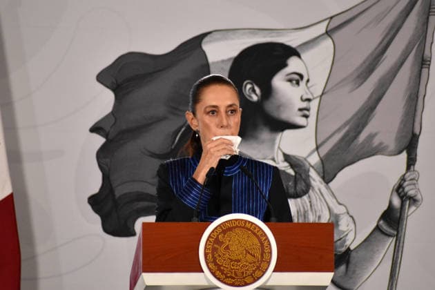 Mexico™s President Claudia Sheinbaum Holds Briefing Mexican President Claudia Sheinbaum speaks during her daily morning press conference, La Mananera, about the recent political crisis in Sinaloa, characterizing the brief and controversial return of Governor RubÃ n Rocha Moya to his post as imprudent and not appropriate amid ongoing federal investigations into alleged ties to organized crime. on August 24, 2026 in Mexico City, Mexico. (Photo by Luis Barron Eyepix Group) Copyright: xLuisxBarronx xEyepixxGroupx LB_24082026_196252