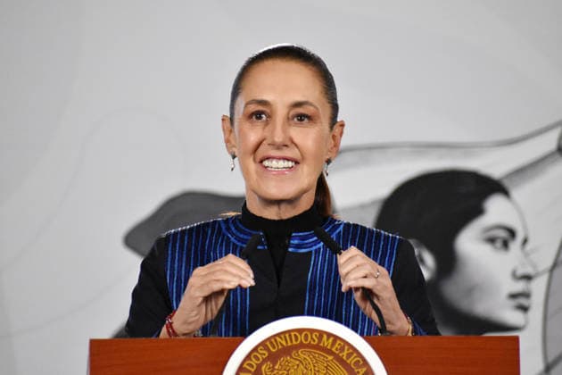Mexico™s President Claudia Sheinbaum Holds Briefing Mexican President Claudia Sheinbaum speaks during her daily morning press conference, La Mananera, about the recent political crisis in Sinaloa, characterizing the brief and controversial return of Governor RubÃ n Rocha Moya to his post as imprudent and not appropriate amid ongoing federal investigations into alleged ties to organized crime. on August 24, 2026 in Mexico City, Mexico. (Photo by Luis Barron Eyepix Group) Copyright: xLuisxBarronx xEyepixxGroupx LB_24082026_196241