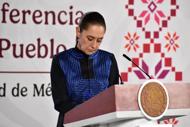 Mexico™s President Claudia Sheinbaum Holds Briefing Mexican President Claudia Sheinbaum speaks during her daily morning press conference, La Mananera, about the recent political crisis in Sinaloa, characterizing the brief and controversial return of Governor RubÃ n Rocha Moya to his post as imprudent and not appropriate amid ongoing federal investigations into alleged ties to organized crime. on August 24, 2026 in Mexico City, Mexico. (Photo by Luis Barron Eyepix Group) Copyright: xLuisxBarronx xEyepixxGroupx LB_24082026_196243