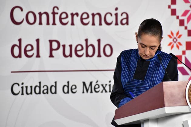 Mexico™s President Claudia Sheinbaum Holds Briefing Mexican President Claudia Sheinbaum speaks during her daily morning press conference, La Mananera, about the recent political crisis in Sinaloa, characterizing the brief and controversial return of Governor RubÃ n Rocha Moya to his post as imprudent and not appropriate amid ongoing federal investigations into alleged ties to organized crime. on August 24, 2026 in Mexico City, Mexico. (Photo by Luis Barron Eyepix Group) Copyright: xLuisxBarronx xEyepixxGroupx LB_24082026_196244