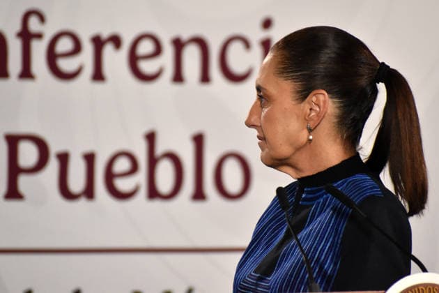 Mexico™s President Claudia Sheinbaum Holds Briefing Mexican President Claudia Sheinbaum speaks during her daily morning press conference, La Mananera, about the recent political crisis in Sinaloa, characterizing the brief and controversial return of Governor RubÃ n Rocha Moya to his post as imprudent and not appropriate amid ongoing federal investigations into alleged ties to organized crime. on August 24, 2026 in Mexico City, Mexico. (Photo by Luis Barron Eyepix Group) Copyright: xLuisxBarronx xEyepixxGroupx LB_24082026_196246