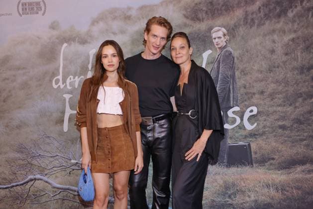 Der Heimatlose Emilia Schüle, Paul Boche, Jeanette Hain Premiere Der Heimatlose im AchtBerlin, Berlin Datum: 24.08.2026 *** *Der Heimatlose* Emilia Schüle, Paul Boche, Jeanette Hain Premiere of *Der Heimatlose* at AchtBerlin, Berlin Date: August 24, 2026 Copyright: xEventpress Kratschx