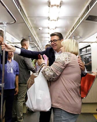 Prime Minister Andy Burnham visits Ukraine 24 08 2026. Kyiv, Ukraine. Prime Minister Andy Burnham boards a train at Lukianivska metro station as he visits Kyiv to mark 35 years of Ukraine™s independence., Credit:Lauren Hurley B66 Avalon Ukraine, Kyiv, Kyiv  Copyright: xLaurenxHurleyx xB66x xAvalonx 1128276408