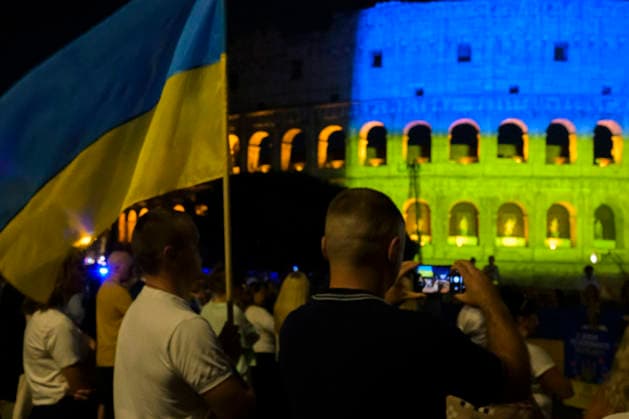 August 24, 2026, Rome, Italy: Members of Rome s Ukrainian community celebrate Ukrainian Independence Day during an event organized by the Christian Association of Ukrainians in Italy near the Colosseum , which was illuminated for the occasion in the colors of the Ukrainian flag, in Rome. Rome Italy - ZUMAv147 20260824_zip_v147_004 Copyright: xMarcelloxValerix