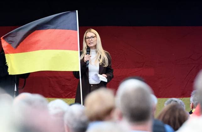 Wahlkampf der AfD zur Landtagswahl in Sachsen-Anhalt 24.08.2026, Naumburg, Wahlkampf der AfD auf dem Naumburger Marktplatz, am 06.09.2026 wird der neue Landtag in Sachsen-Anhalt gewaehlt im Bild: Kandidatin Juliane Waehler (AfD) fuer das Direktmandat im Wahlkreis 40 auf der Buehne *** AfD campaign for the state legislative election in Saxony-Anhalt, August 24, 2026, Naumburg, AfD campaign event on Naumburg’s market square; on September 6, 2026, the new state parliament of Saxony-Anhalt will be elected. Pictured: AfD candidate Juliane Waehler, running for a direct seat in Constituency 40, on stage