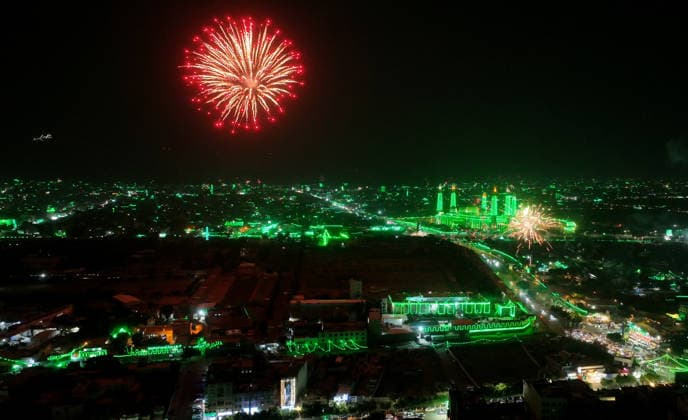 Mawlid al-Nabi in Yemen SANA A, YEMEN - AUGUST 24: Fireworks illuminate the night sky over Sana a, Yemen, during celebrations marking Mawlid an-Nabi, the birth of the Prophet Muhammad, on August 24, 2026. Across the capital, historic mosques, public squares, and city streets were illuminated with vibrant green lights as residents gathered to watch coordinated fireworks displays celebrating the religious occasion. Mohammed Hamoud Anadolu Sana a Yemen. Editorial use only. Please get in touch for any other usage.  Copyright: x2026xAnadoluxMohammedxHamoudx