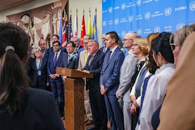 August 24, 2026, New York, New York, United States: LARS LOKKE RASMUSSEN, Minister for Foreign Affairs of Denmark and President of the Security Council for August, is framed by journalists as he speaks at a Security Council stakeout on Ukraine, surrounded by representatives of numerous Member States ahead of the Council meeting on UkraineÃ¢â‚¬â ¢s Independence Day. New York United States - ZUMAo116 20260824_znp_o116_054 Copyright: xBiancaxOterox