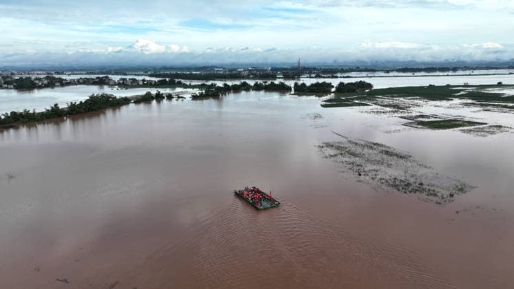 (260825) -- NINGMING, Aug. 25, 2026 -- An aerial drone photo taken on Aug. 24, 2026 shows a powered pontoon bridge sailing in the flooded area in Beijiang Township, Ningming County, south China s Guangxi Zhuang Autonomous Region. Rescue forces have been deployed in Ningming County where typhoon-triggered heavy rainfall caused flood. A powered pontoon bridge was deployed for emergency rescue operations on Monday. ) CHINA-GUANGXI-HEAVY RAINFALL-RESPONSE (CN) ZhouxHua 