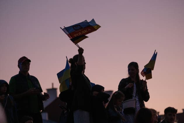 August 24, 2026, Warsaw, Masovian Voivodeship, Poland: People wave Polish and Ukrainian flags during celebrations of Ukraine s 35th Independence Day in Warsaw, Poland. The event was organized by Ukrainian diaspora organizations and Polish activist groups in solidarity with Ukraine during a time of heightened tensions between Poles and Ukrainian migrants, with recent acts of xenophobic, anti-Ukrainian violence being incited by Polish far-right groups and politicians. Warsaw Poland - ZUMAk204 20260824_zip_k204_013 Copyright: xRomanxKozielx