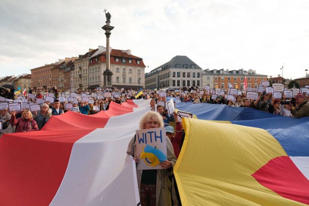 August 24, 2026, Warsaw, Masovian Voivodeship, Poland: People hold up placards with the names of Ukrainians killed in Russian attacks as others hold giant Ukrainian and Polish flags during celebrations of Ukraine s 35th Independence Day in Warsaw, Poland. The event was organized by Ukrainian diaspora organizations and Polish activist groups in solidarity with Ukraine during a time of heightened tensions between Poles and Ukrainian migrants, with recent acts of xenophobic, anti-Ukrainian violence being incited by Polish far-right groups and politicians. Warsaw Poland - ZUMAk204 20260824_zip_k204_051 Copyright: xRomanxKozielx