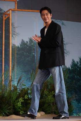 S. Korean actor Jo In-sung S. Korean actor Jo In-sung South Korean actor Jo In-sung, who stars in the upcoming Netflix movie Possible Love, attends a publicity event in Seoul on Aug. 25, 2026. (Yonhap) 2026-08-25 12:44:43 < 1980-2026 YONHAPNEWS AGENCY. .> ¼­¿ïÆ¯º°½Ã EDITORIAL USE ONLY  Copyright: xx PYH2026082509020034400 YonhapxNewsx yonphotos255936