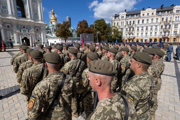 Die Ukraine feiert ihren 35. Unabhaengigkeitstag am 24.08.2026 Ukrainische Soldtaen. Die Ukraine feiert ihren 35. Unabhaengigkeitstag am 24.08.2026 in Kiew, President Takes Part in Events on Ukraine s Independence Day Press Service Of The President Of Ukraine via SVEN SIMON Fotoagentur GmbH & Co. Pressefoto KG Seidlhofstr.10 85540 Haar GLS Bank IBAN DE75 4306 0967 4030 0251 00 BIC GENODEM1GLS www.svensimon.net Kiew Ukraine *** Ukraine celebrates its 35th Independence Day on August 24, 2026. Ukrainian soldiers. Ukraine celebrates its 35th Independence Day on August 24, 2026, in Kyiv, President Takes Part in Events on Ukraine’s Independence Day Press Service of the President of Ukraine via SVEN SIMON Photo Agency GmbH Co. Pre Poolfoto SvenSimon-Press Service Of The President Of Ukraine ,EDITORIAL USE ONLY