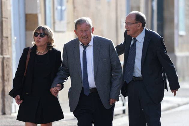 Franccis Patriat Funeral - Semur-en-Auxois Guy Roux and his wife during the funeral of French senator and former minister François Patriat at the Collégiale Notre-Dame in his birth town of Semur-en-Auxois, Côte-d’Or, France on August 25, 2026. Patriat, former Socialist ,was the group leader of Macron s party in the Senate. He died at 83 following a serious cycling accident. Photo by Raphael Lafargue ABACAPRESS.COM Semur-en-Auxois France  Copyright: xLafarguexRaphael ABACAx