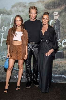 ABB HEIMATLOSE- Emilia Schüle Schuele und Jeanette Hain Darsteller zu Gast beim Spezial Screening von der Heimatlose im KinoAchtBerlin am 24.AUGUST 2026 in Berlin Berlin Deutschland *** ABB HEIMATLOSE: Emilia Schüle Schuele and Jeanette Hain, guest stars at the special screening of *Heimatlose* at KinoAchtBerlin on August 24, 2026, in Berlin, Germany