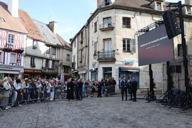 Franccis Patriat Funeral - Semur-en-Auxois Atmosphere during the funeral of French senator and former minister François Patriat at the Collégiale Notre-Dame in his birth town of Semur-en-Auxois, Côte-d’Or, France on August 25, 2026. Patriat, former Socialist ,was the group leader of Macron s party in the Senate. He died at 83 following a serious cycling accident. Photo by Raphael Lafargue ABACAPRESS.COM Semur-en-Auxois France  Copyright: xLafarguexRaphael ABACAx