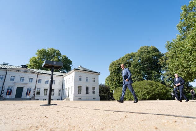 Bundeskanzler Friedrich Merz gibt zu Beginn der Klausurtagung ein Pressestatement vor Schloss Neuhardenberg;Kabinettsklausur der Deutschen Bundesregierung auf Schloss Neuhardenberg, Märkisch-Oderland Brandenburg Deutschland Schloss Neuhardenberg *** At the start of the closed-door meeting, Chancellor Friedrich Merz delivers a press statement in front of Neuhardenberg Castle. Closed-door cabinet meeting of the German Federal Government at Neuhardenberg Castle, Märkisch Oderland, Brandenburg, Germany. Neuhardenberg Castle