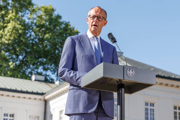 Kabinettsklausur im Schloss Neuhardenberg Bundeskanzler Friedrich Merz (CDU) bei einer Kabinettsklausur am 25.08.26 im Schloss Neuhardenberg in Brandenburg. Brandenburg Deutschland Schloss Neuhardenberg *** Cabinet Retreat at Neuhardenberg Castle: Federal Chancellor Friedrich Merz (CDU) at a cabinet retreat on August 25, 2026, at Neuhardenberg Castle in Brandenburg, Germany. Neuhardenberg Castle