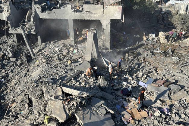 Palestinians Inspect Damage After Israeli Strike in Deir el-Balah Palestinians inspect destruction caused by an Israeli strike that hit residents’ homes, displacement tents and a food aid warehouse in Deir el-Balah, in the central Gaza Strip, on August 25, 2026. The strike took place the previous evening after an Israeli warning ordering residents to evacuate the area. Photo by Ahmed Ibrahim apaimages Deir al-Balah Gaza Palestinian Territory 250826_Deir_al-Balah_AI_00(38) Copyright: xapaimagesxAhmedxIbrahimx xapaimagesx