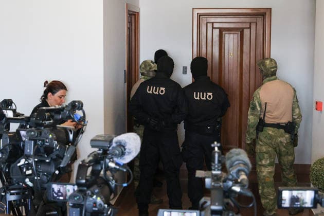ARMENIA, YEREVAN - AUGUST 25, 2026: Law enforcement officers are seen outside an apartment of Levon Kocharyan, a member of the Armenia faction (Alliance Armenia) in the National Assembly of Armenia and son of former Armenian President Robert Kocharyan (1998-2008). The Armenian Anti-Corruption Committee accuses Robert Kocharyan of using his official position to acquire property at a price below its market value. Alexander Patrin TASS  96623780
