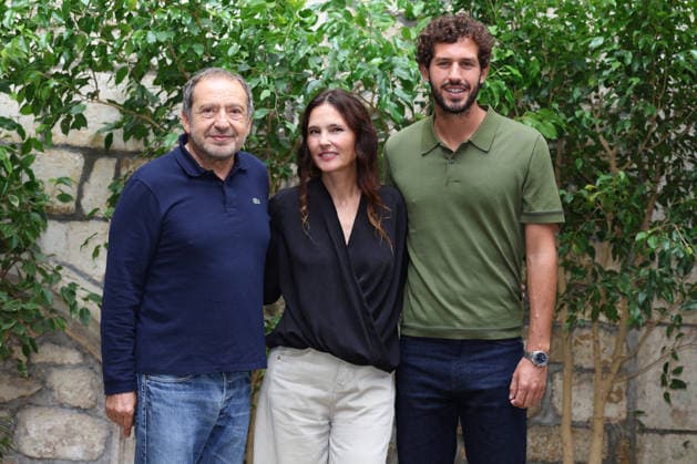 Angouleme Film Festival - Le Rouge et le Noir Photocall Patrick Timsit, Virginie Ledoyen and Victor Belmondo attends the Le Rouge et le Noir Photocall as part of the 19th Angouleme Film Festival in Angouleme, August 25, 2026, France. Photo by Jerome Domine ABACAPRESS.COM Angouleme France  Copyright: xDominexJerome ABACAx