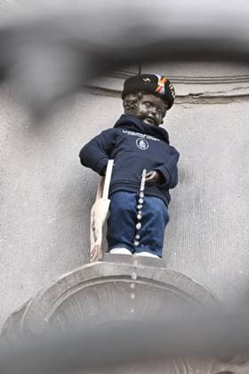 Manneken Pis Becomes A Student BRUSSELS, BELGIUM - AUGUST 25 : UCLouvain in Brussels presents the Manneken-Pis with a student s outfit.The ceremony is followed by a procession to Rue de l Étuve, where the outfit is unveiled...on August 25, 2026 in Brussels, Belgium, 25 08 2026 Brussels Belgium  Copyright: xBertxVanxDenxBrouckex